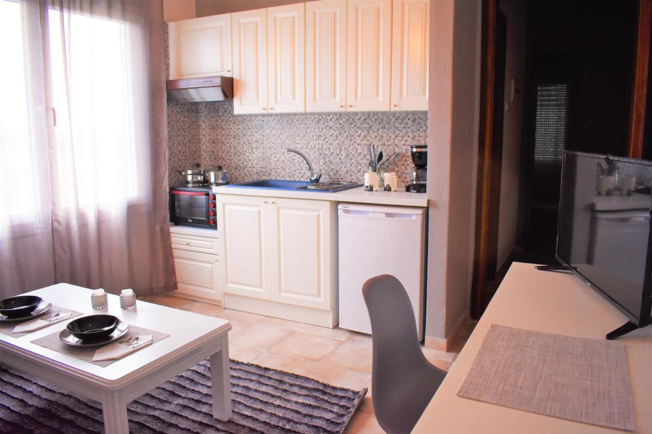 Cozy And Modern Apartment Komotini Exterior photo