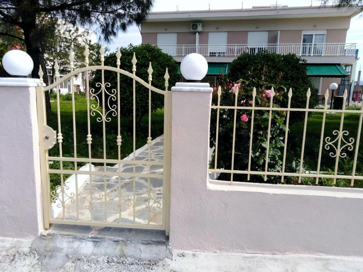 Cozy And Modern Apartment Komotini Exterior photo